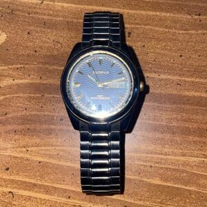 Elgin II Watch Men Silver Tone Round Day Date 30M Stretch Band NEEDS BATTERY